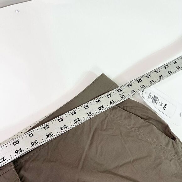 L.L. Bean Shorts Womens 14P Gray Comfort Trail Crop Pants NWT - Picture 5 of 13